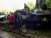 dépose du moteur MTU du Leopard par un Bergeleopard Tanks in Town 2008