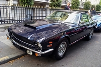 Aston Martin V8 8ème automobiles sur les champs artcurial 2015 