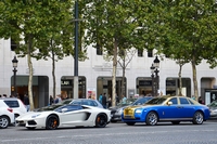 lamborghini lp-700-4 aventador roadster & golden and blue chrome rolls-royce ghost Carspotting à Paris, juillet 2015