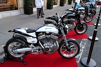 motos Avinton Carspotting à Paris 2016