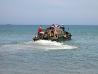 gmc dukw 353 duck dans l'eau normandie 2004