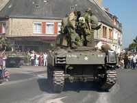 sherman m4 105 mm normandie 2004