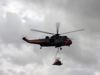 helicoptere sea king transport nissan micra meeting aérien coxyde 2004 (koksijde)