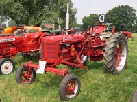 tracteur mc cormick farmall rétro tracto sec bois 2005