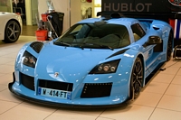 Gumpert Apollo Ferrari Paris