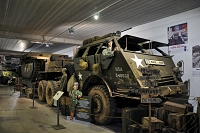 M26 Pacific tractant une remorque M19 LVT4 Normandy Tank Museum